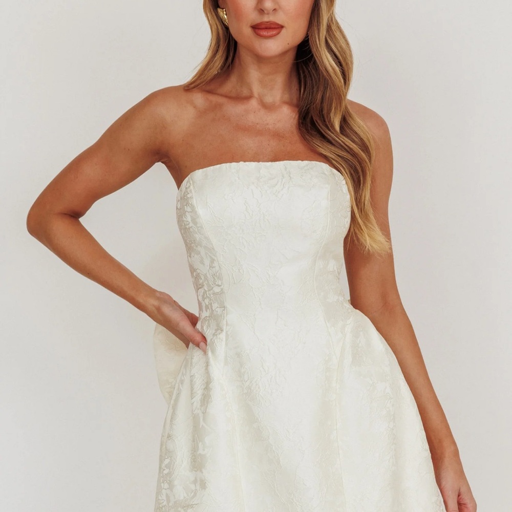 Selfie Leslie Strapless Cream Dress
